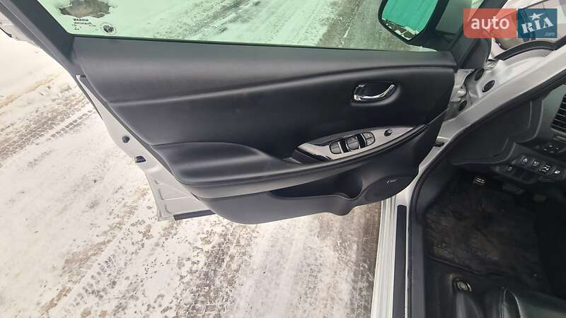 Хэтчбек Nissan Leaf 2016 в Хмельницком