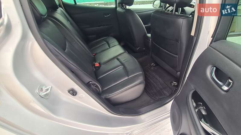 Хэтчбек Nissan Leaf 2016 в Хмельницком