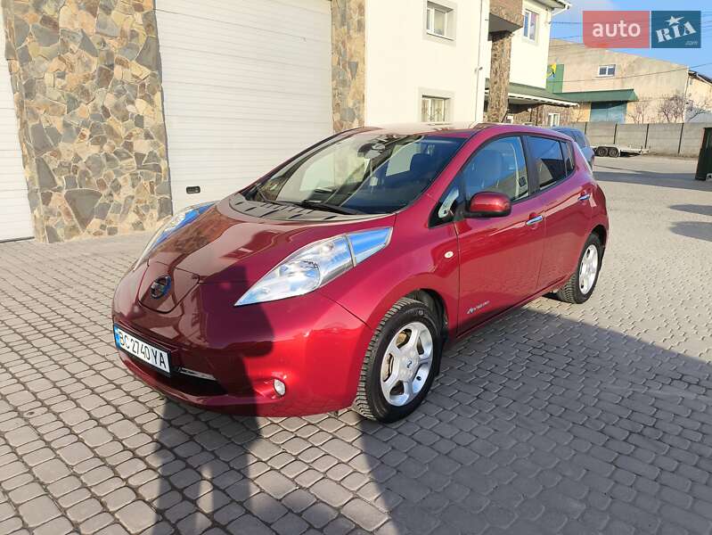 Хэтчбек Nissan Leaf 2014 в 
