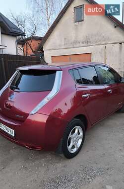 Хэтчбек Nissan Leaf 2014 в 