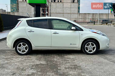 Хэтчбек Nissan Leaf 2012 в 