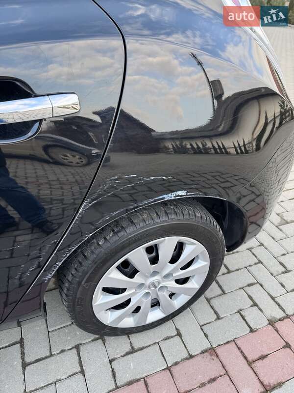 Хэтчбек Nissan Leaf 2013 в Золочеве