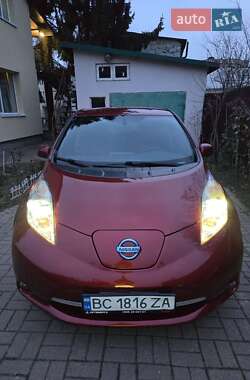 Хэтчбек Nissan Leaf 2013 в 
