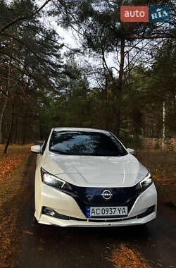 Хэтчбек Nissan Leaf 2023 в 
