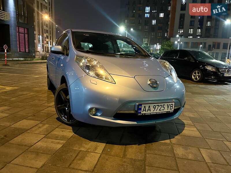 Хетчбек Nissan Leaf 2014 в Києві фото Хетчбек Nissan Leaf 2014 в Києві