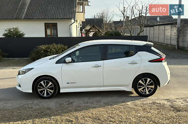 Хэтчбек Nissan Leaf 2019 в 