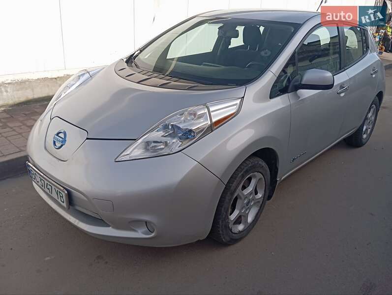 Хетчбек Nissan Leaf 2014 в 