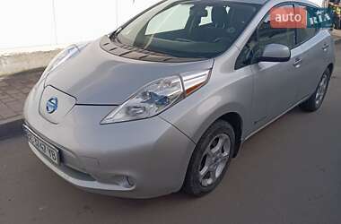 Хетчбек Nissan Leaf 2014 в 