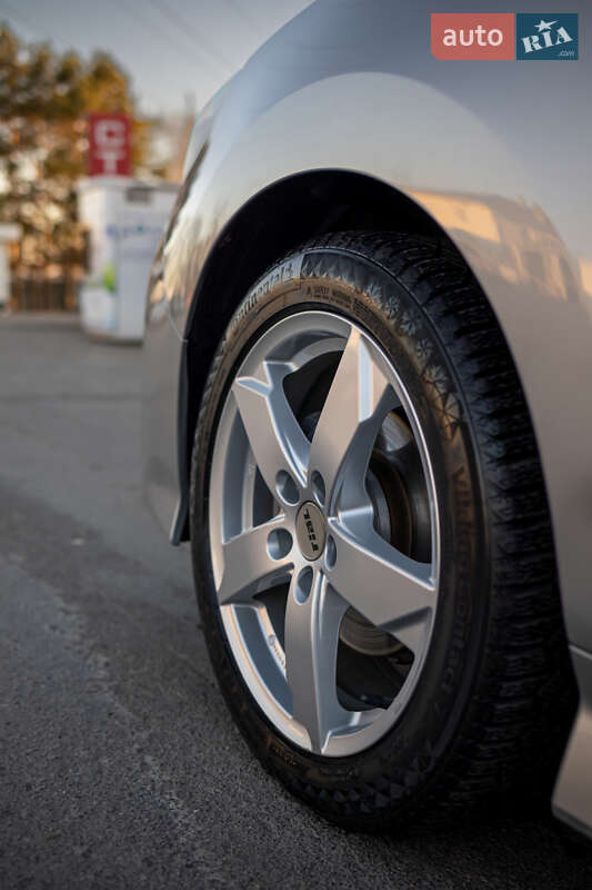 Хетчбек Nissan Leaf 2019 в Чернівцях