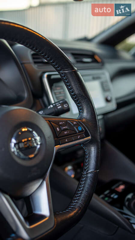 Хетчбек Nissan Leaf 2019 в Чернівцях