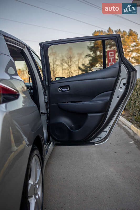 Хетчбек Nissan Leaf 2019 в Чернівцях