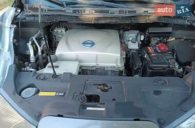 Хэтчбек Nissan Leaf 2014 в 