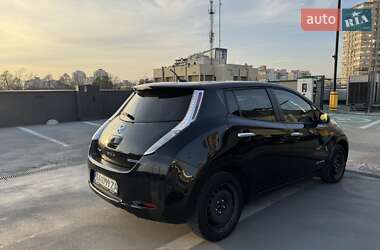 Хэтчбек Nissan Leaf 2013 в 