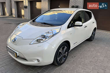 Хэтчбек Nissan Leaf 2015 в 