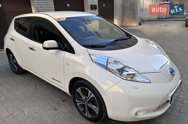 Хэтчбек Nissan Leaf 2015 в 