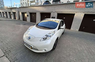 Хэтчбек Nissan Leaf 2015 в 