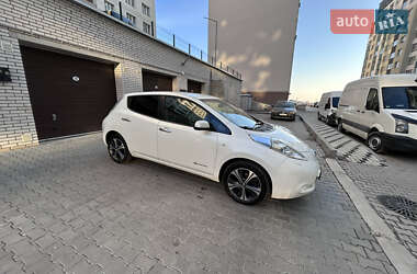 Хэтчбек Nissan Leaf 2015 в 