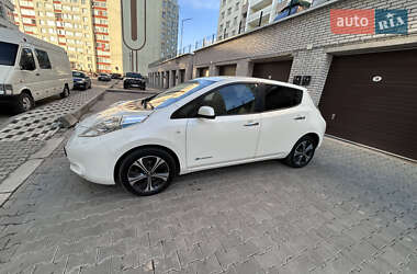 Хэтчбек Nissan Leaf 2015 в 