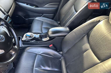 Хэтчбек Nissan Leaf 2015 в 
