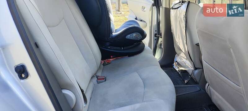 Хэтчбек Nissan Leaf 2012 в Виннице