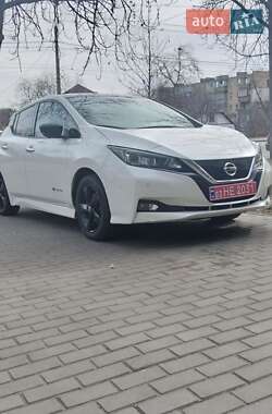 Хэтчбек Nissan Leaf 2018 в Киеве