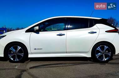 Хэтчбек Nissan Leaf 2019 в 
