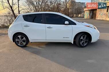 Хетчбек Nissan Leaf 2015 в Дніпрі