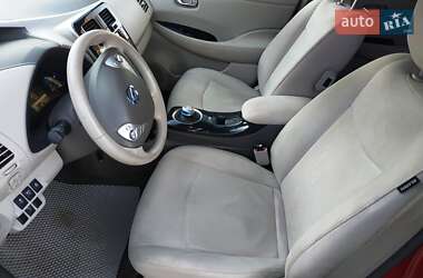 Хэтчбек Nissan Leaf 2012 в 
