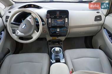 Хэтчбек Nissan Leaf 2012 в 