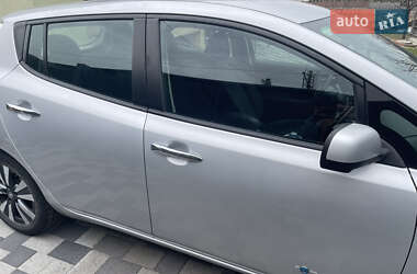 Хетчбек Nissan Leaf 2016 в 