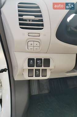 Хэтчбек Nissan Leaf 2012 в 