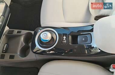 Хэтчбек Nissan Leaf 2012 в 
