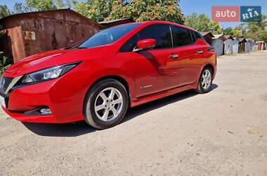 Хэтчбек Nissan Leaf 2018 в 