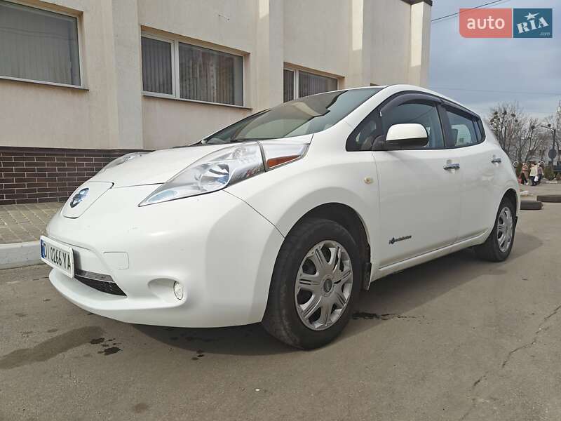Хэтчбек Nissan Leaf 2014 в 