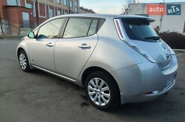 Хэтчбек Nissan Leaf 2015 в 