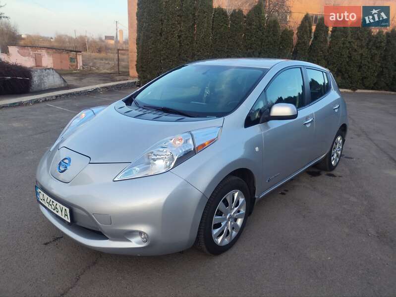 Хэтчбек Nissan Leaf 2015 в 