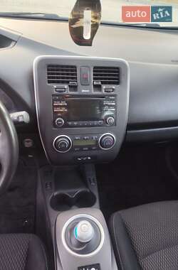 Хэтчбек Nissan Leaf 2015 в 