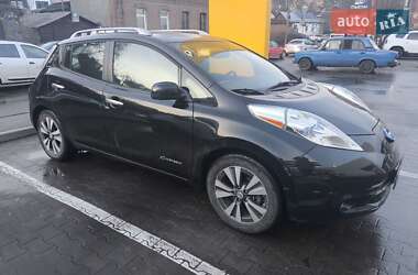 Хетчбек Nissan Leaf 2013 в 