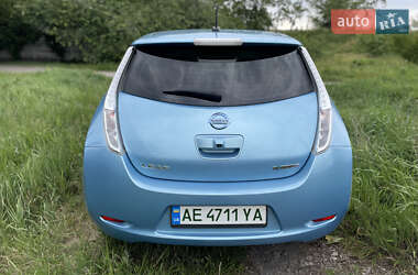 Хэтчбек Nissan Leaf 2014 в 