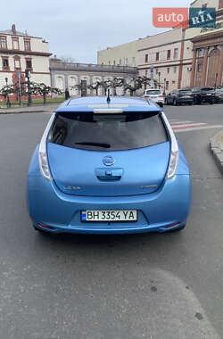 Хэтчбек Nissan Leaf 2012 в 