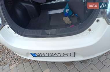 Хэтчбек Nissan Leaf 2013 в 