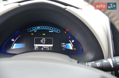Хэтчбек Nissan Leaf 2013 в 