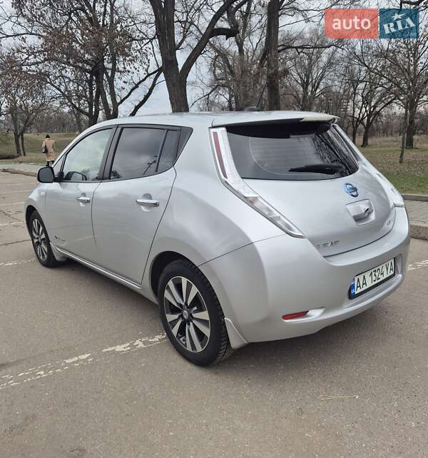 Хетчбек Nissan Leaf 2015 в Кропивницькому фото 2 Хетчбек Nissan Leaf 2015 в Кропивницькому