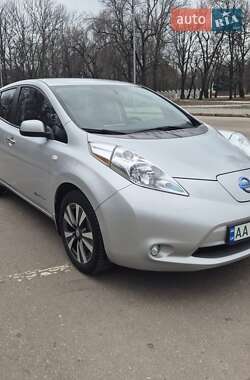Хэтчбек Nissan Leaf 2015 в Кропивницком