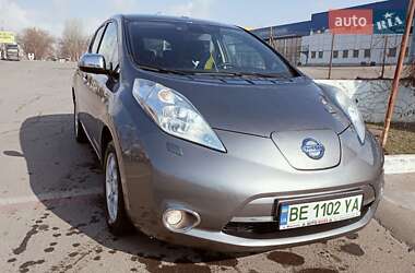 Хэтчбек Nissan Leaf 2013 в 