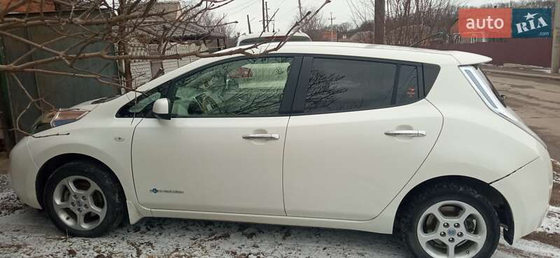 Хэтчбек Nissan Leaf 2013 в Хмельнике