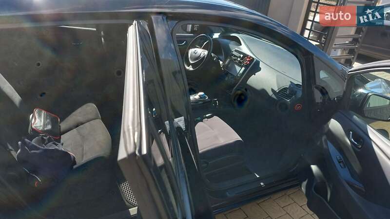 Хэтчбек Nissan Leaf 2013 в Ужгороде