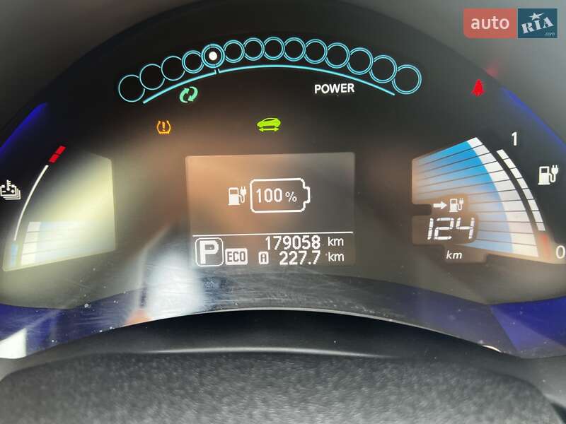 Хэтчбек Nissan Leaf 2015 в Ровно