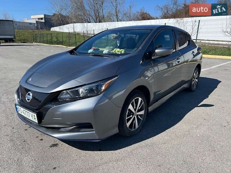 Хэтчбек Nissan Leaf 2019 в 