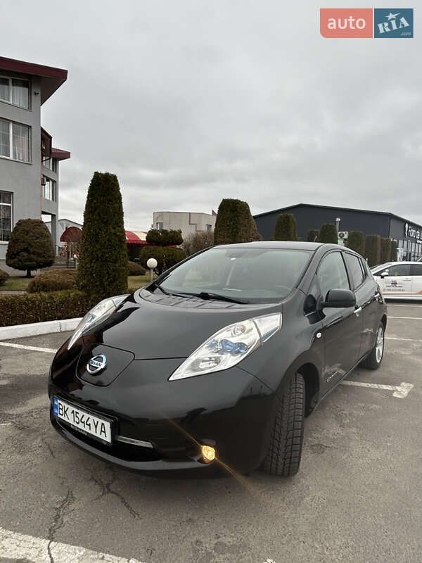 Хетчбек Nissan Leaf 2014 в 